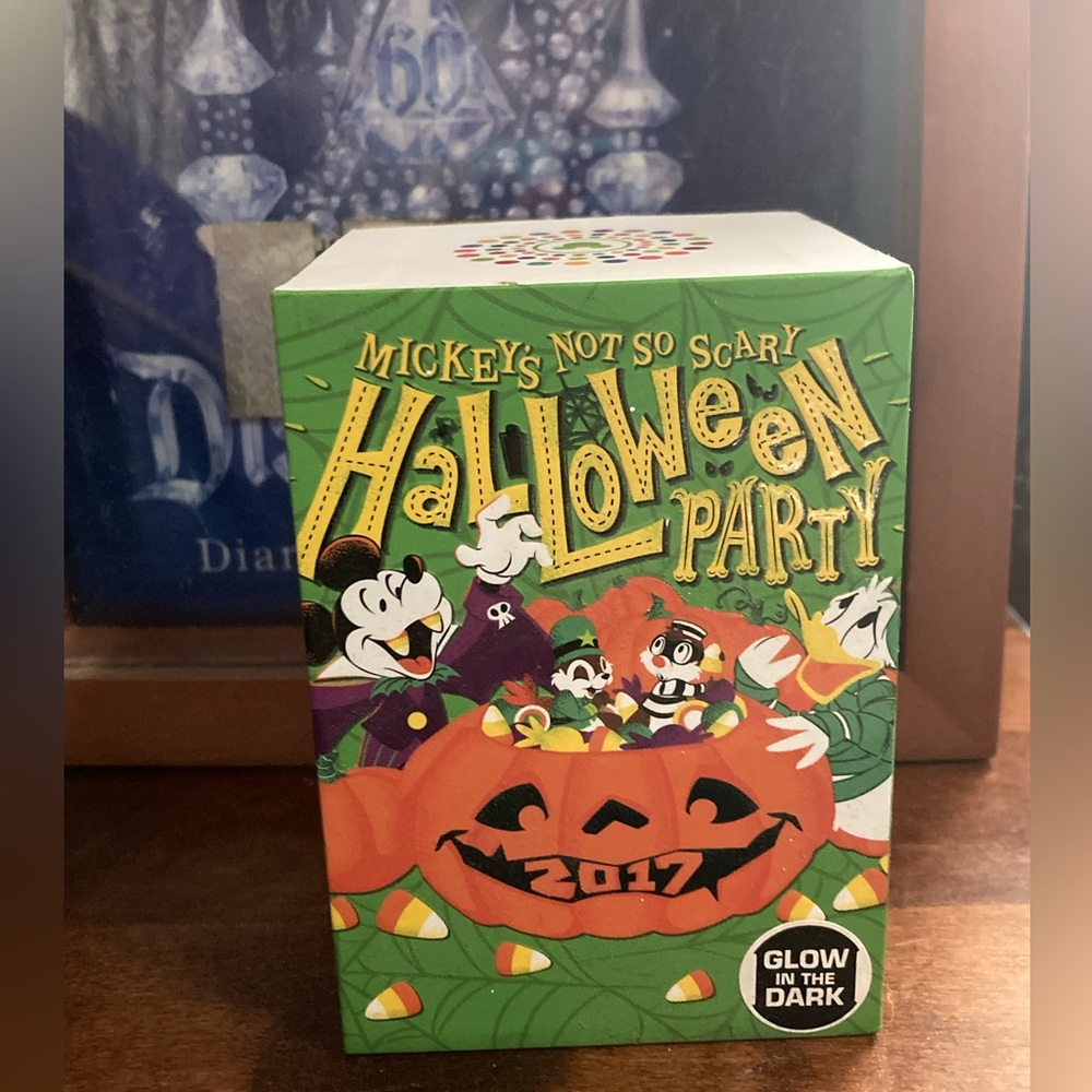 2017 MNSSHP MAGICBAND LMT. EDT.  GLOW IN THE DARK! NWT